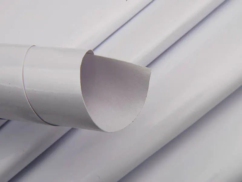 白いデジタル印刷自己粘着ビニール ロール 140gsm